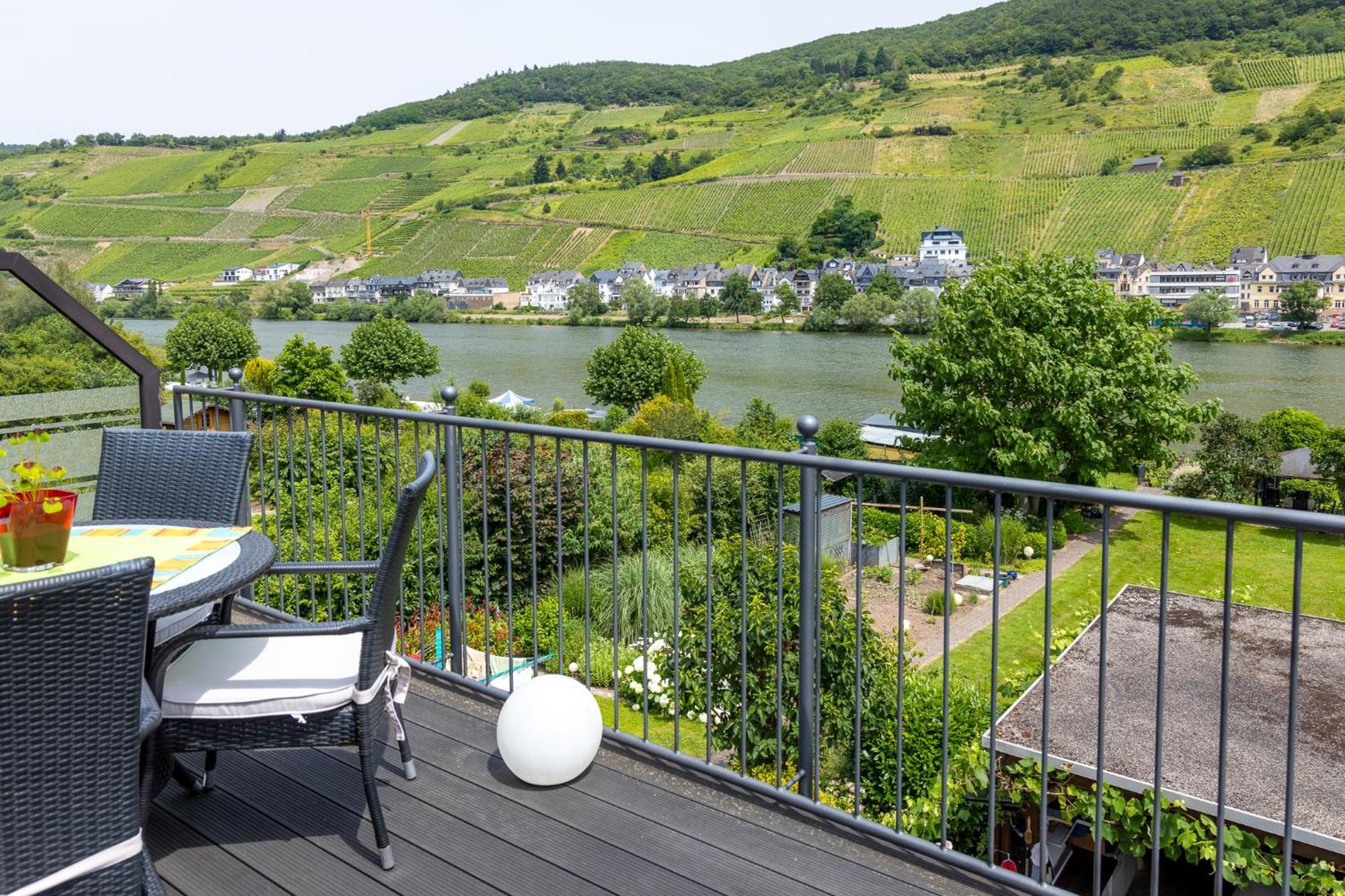 Zum Blauglockenbaum Apartman Zell an der Mosel Kültér fotó